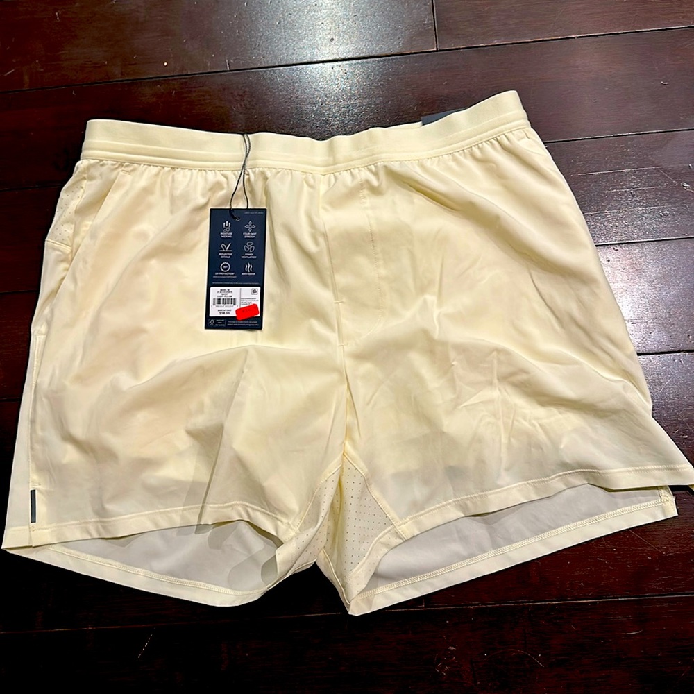 VRST medium men’s 5 inch lined running shorts in light yellow
